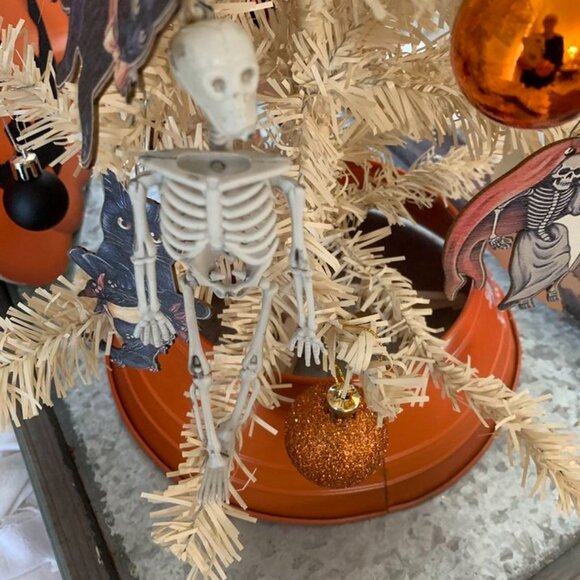 HALLOWEEN REPO FEATHER TREE 15 "*METAL COLLAR*22 ORNAMENTS*12 W00D CHARACTERS - Picture 4 of 15